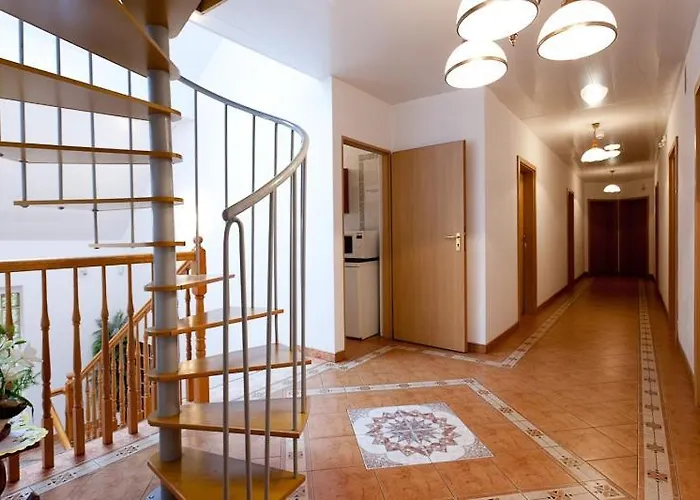 Nova - 4 Minuty Od Plazy * 波别罗沃